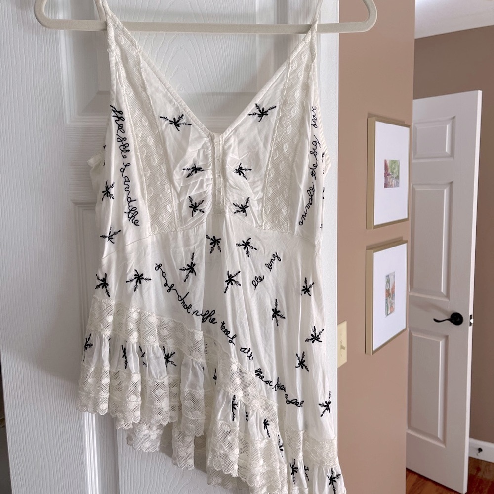 Free People Asymmetrical Embroidered White Lace Women’s Top! Like New!